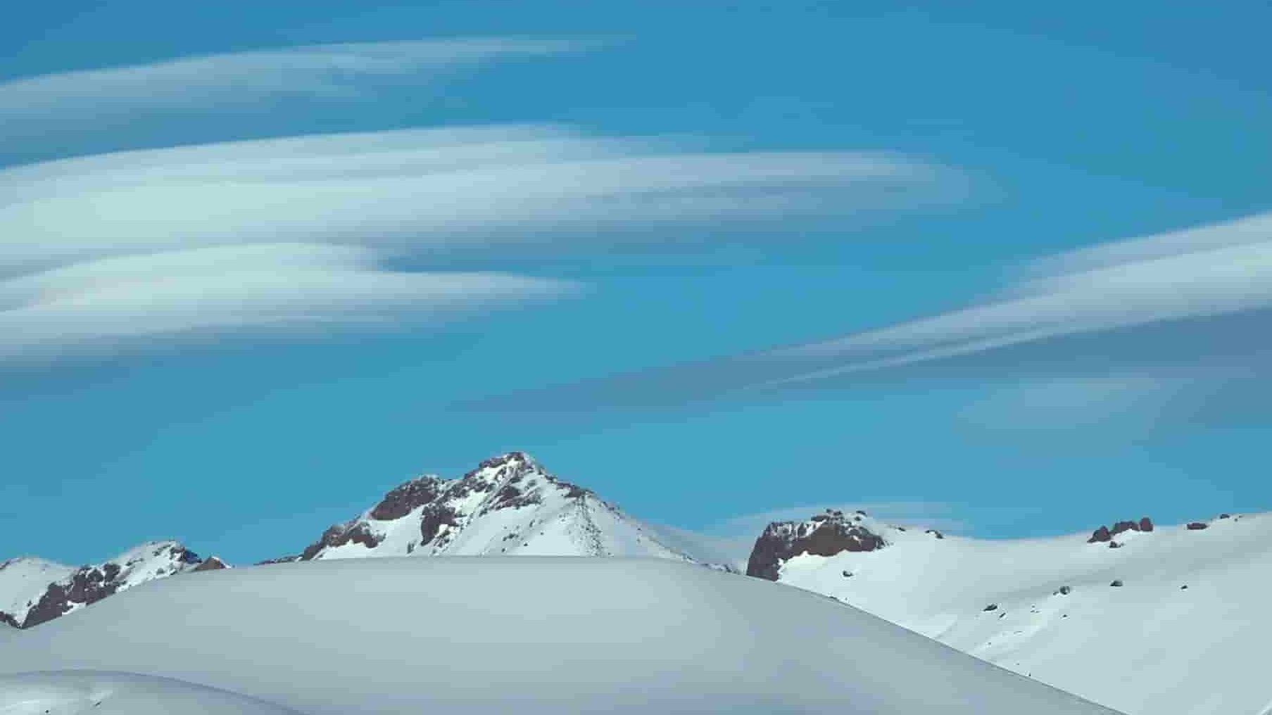 法国纪录片《梦之山脉/崇山梦魇/浮山若梦 The Cordillera of Dreams 2019》全1集 英语中英双字 1080P高清网盘下载