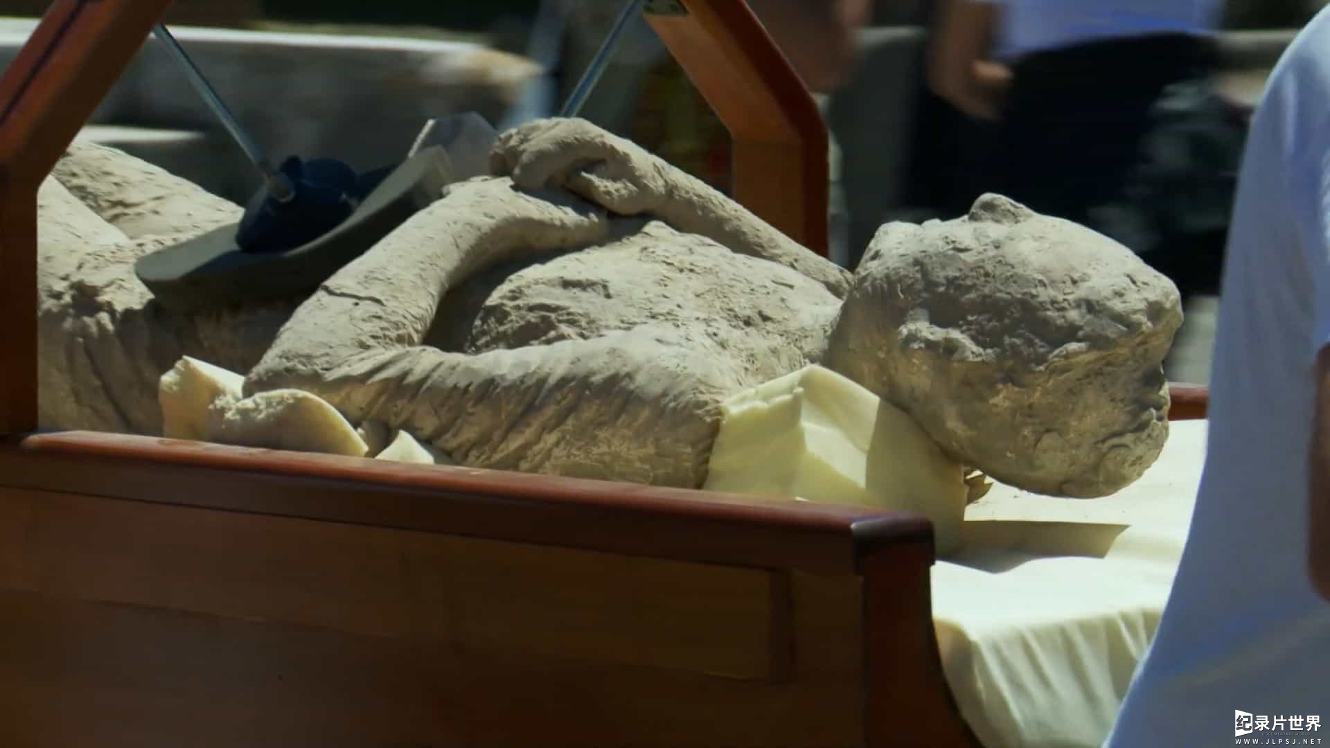 BBC纪录片/考古系列《庞贝：最新解密/庞贝：灾难降临之前 Pompeii: New Secrets Revealed with Mary Beard 2016》全1集